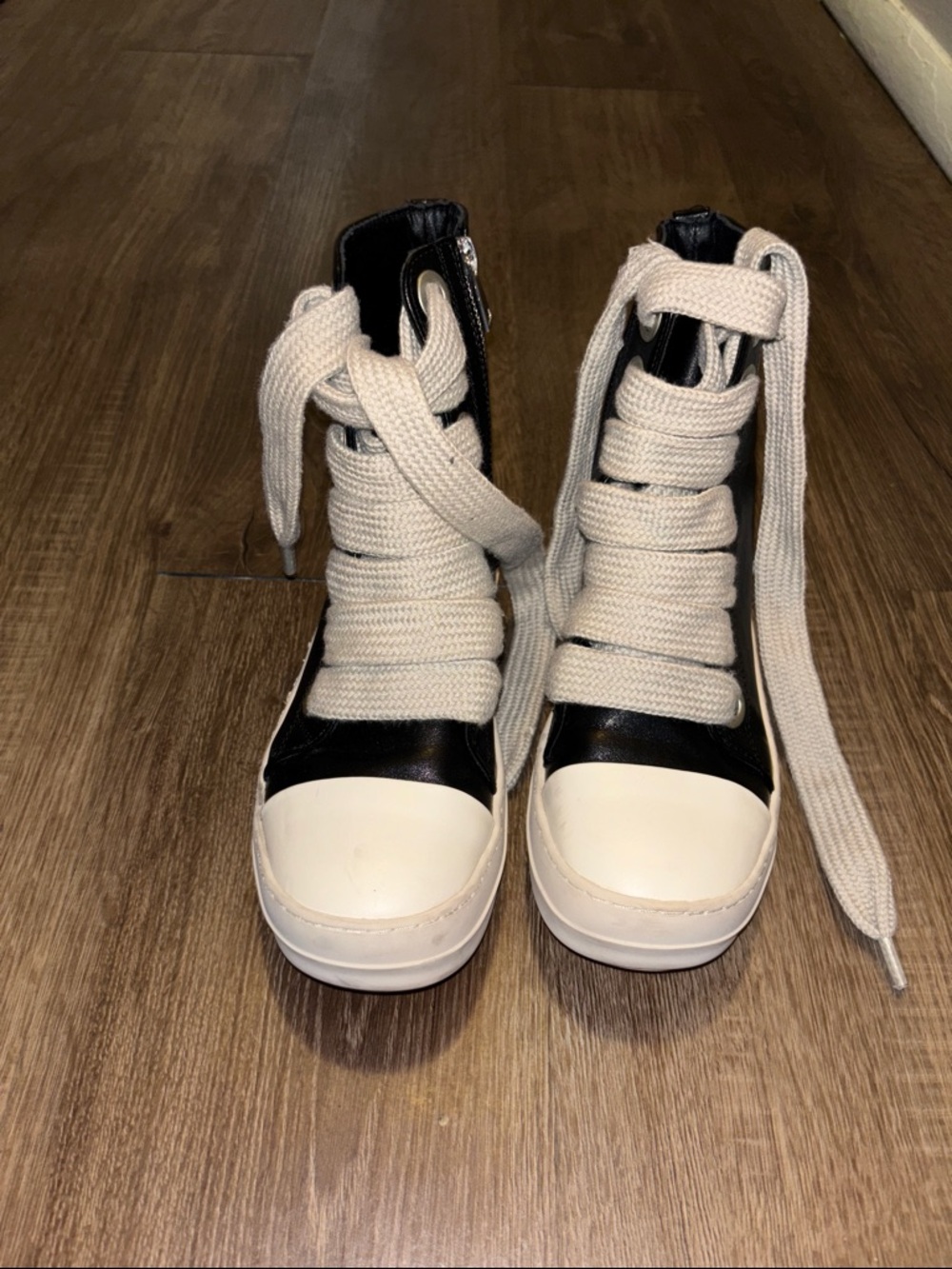 Jumbo Lace High-Top Women's Sneakers
